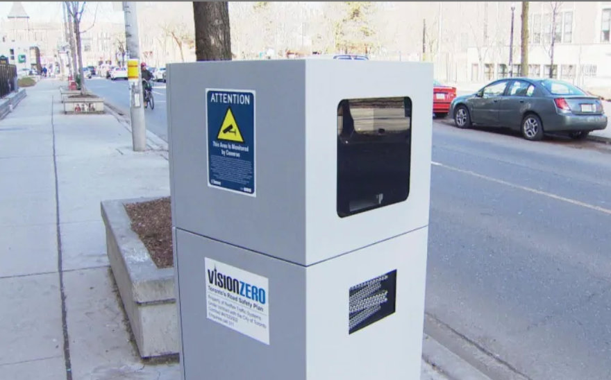 Instalaron radares automáticos de velocidad, para “frenar” conductores en calles de Toronto 